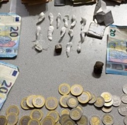 الدرك الملكي بعين حرودة يحبط محاولة لترويج الكوكايين ويحجز مبالغ مالية