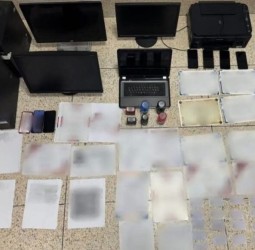 توقيف ثمانية أشخاص وحجز سيارة ودراجتين ناريتين في قضية مرتبطة بلوحة ترقيم مشبوهة