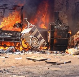 حريق يحول «تريبورتور» إلى كتلة لهب داخل موقف للسيارات بالمدينة العتيقة لمراكش