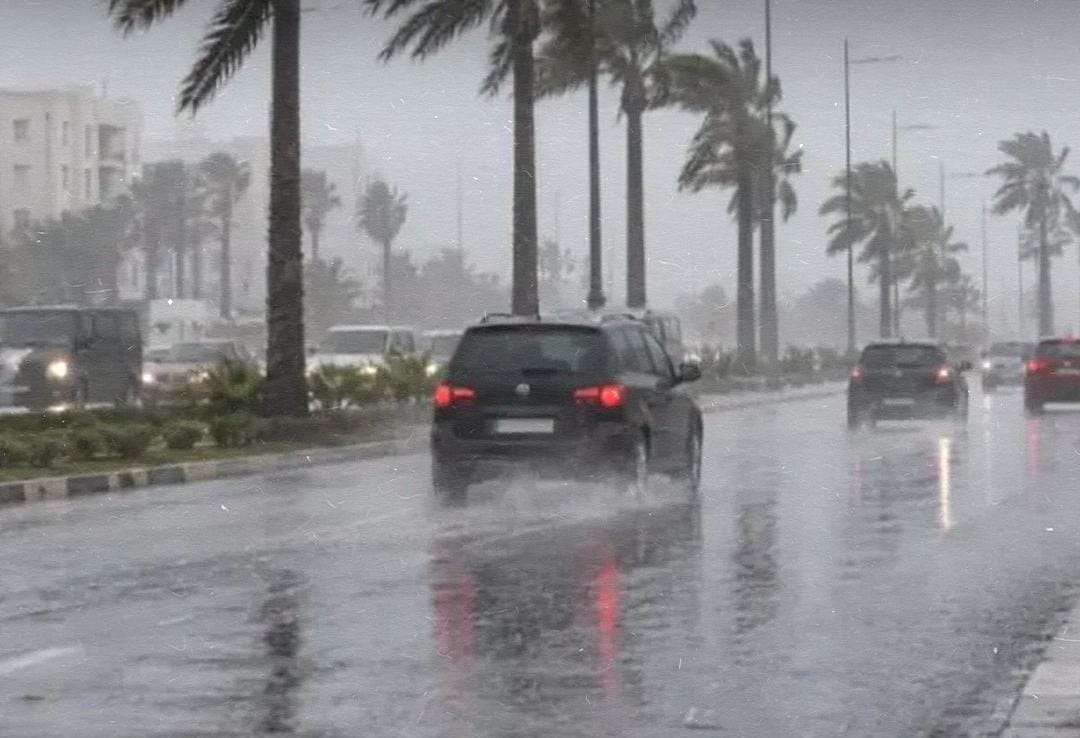 زخات رعدية وأمطار متفرقة بعدد من مناطق المغرب.. والأقاليم الصحراوية على موعد مع طقس حار نسبياً