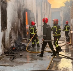 حريق مهول بمصنع للخشب والإسفنج بطنجة ينتهي بوفاة شخص وإصابة آخرين