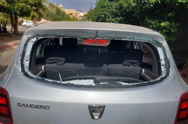 تكسير زجاج سيارتين بالحجارة يستنفر المصالح الأمنية بالحي الحسني