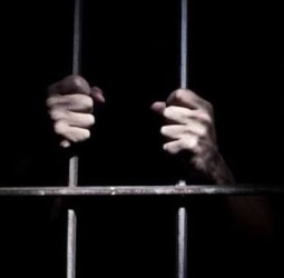 جنايات مراكش تقضي بـ 6 سنوات سجناً نافذاً في حق شرطي بتهمة هتك عرض قاصر