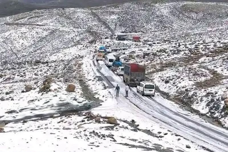 الأطلس يرتدي الأبيض مبكراً.. ثلوج أزوركي تعيد رسم المشهد في أعالي أزيلال