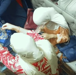 توقيف سيدة وابنتها للاشتباه في سرقة قطعة حلي من محل للمجوهرات