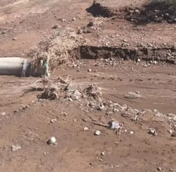 اقليم الحوز: تساقطات تزارت تقطع الطريق إلى دوار آيت بن جعا وتعيد معاناة الساكنة مع العزلة
