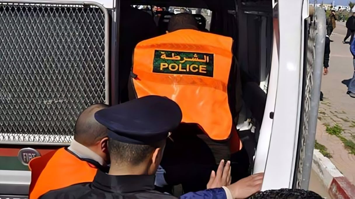 شبهة التهريب الدولي للمخدرات تسقط شرطياً وسائقاً في قبضة أمن طنجة