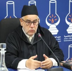بنكيران يحسم موقف «العدالة والتنمية» من حكومة يقودها «البام» الحزب الخطير