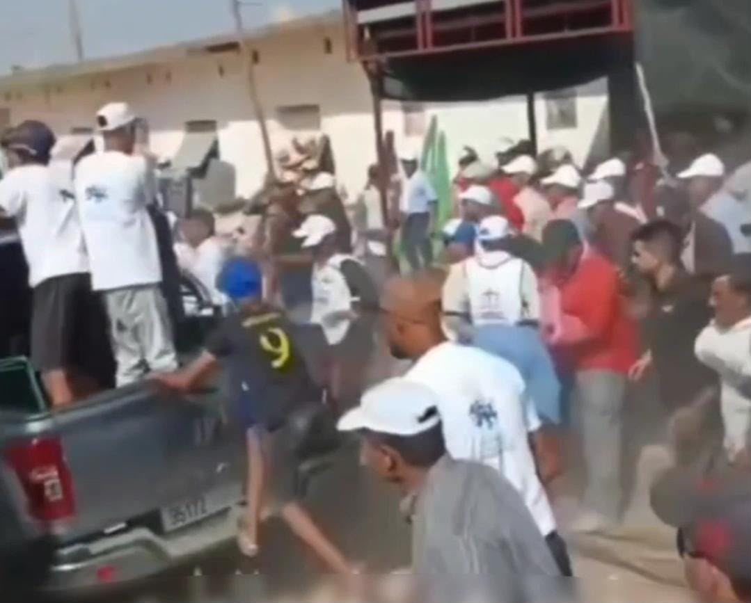 سيارة تدهس ثلاثة أشخاص بسوق أحد الغوالم بالتزامن مع الحملة الانتخابية