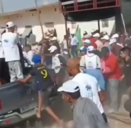سيارة تدهس ثلاثة أشخاص بسوق أحد الغوالم بالتزامن مع الحملة الانتخابية