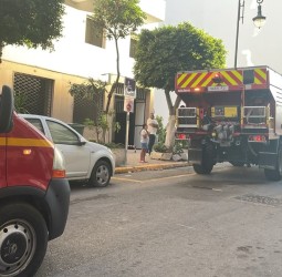 حريق استثنائي بمدخل إقامة سكنية في طنجة يثير الاستنفار دون خسائر