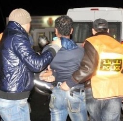 مطاردة أمنية تنتهي بتوقيف شاب متلبساً بحيازة الكوكايين وسلاح أبيض
