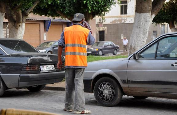خلاف حول 30 درهماً ينتهي بسنة حبسا لحارس سيارات غير قانوني بمراكش
