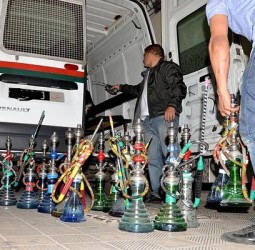 مداهمة مقهى للشيشة بمراكش وحجز معسل مهرب ومعدات