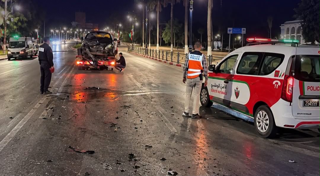 اصطدام قوي بين سيارتين بسطات يخلف إصابات وخسائر مادية