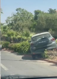 حادث سير بأكدال مراكش.. سيارة تنحرف عن الطريق وإصابة السائق