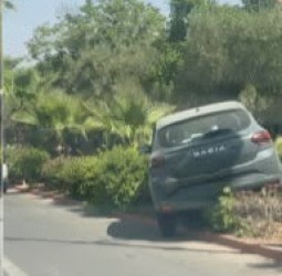 حادث سير بأكدال مراكش.. سيارة تنحرف عن الطريق وإصابة السائق