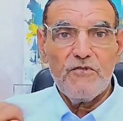 الفايد يثير الجدل من جديد.. «هاتوا نصاً قرآنياً يحرم صلاة المرأة إلى جانب الرجل»