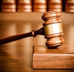 القبعات الفاخرة تقود شابين إلى السجن بمراكش.. سنتان نافذتان للمتهم الرئيسي