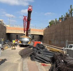 سقوط أربعة عمال من قنطرة بتاركة بمراكش واستنفار أمني